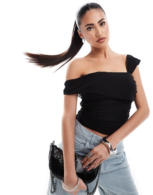 mesh drape sveless top in black