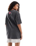 relaxed graphic t-shirt in black