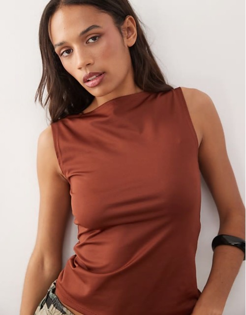Annie sveless boat neck top in rust red