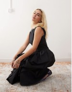 poplin midi dress with hitch bubble skirt in black